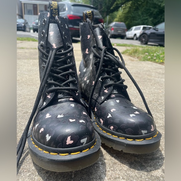 Dr Martens 1460 PASCAL LEATHER WILD HEART PRINTED LACE UP BOOTS - Picture 5 of 7